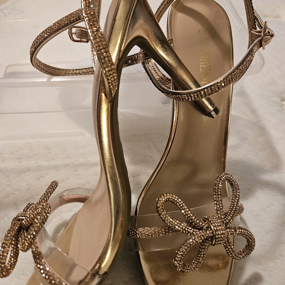 Woman Gold Bow Sandals
